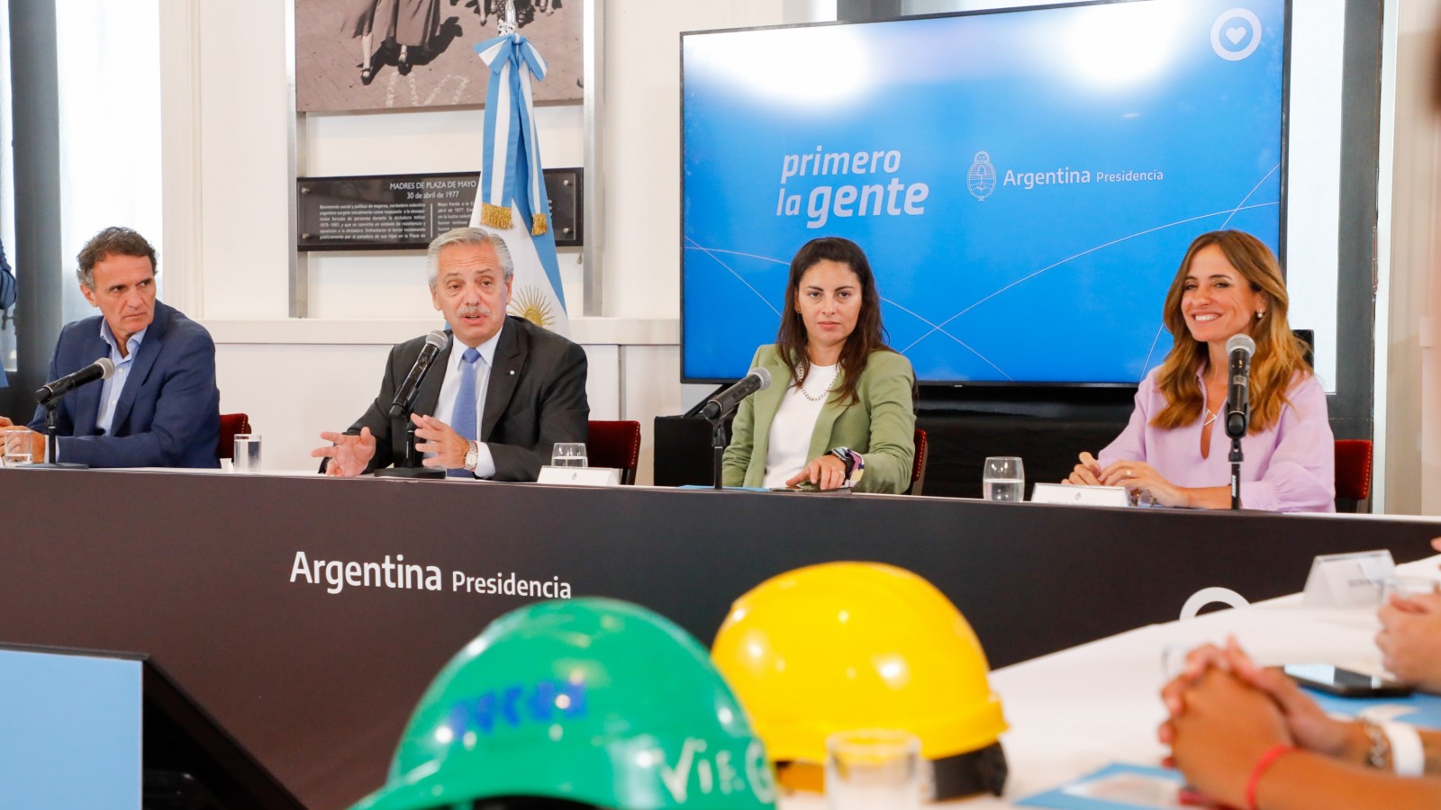 El Presidente encabezó una reunión de trabajo para avanzar en la puesta en marcha del Programa Constructoras